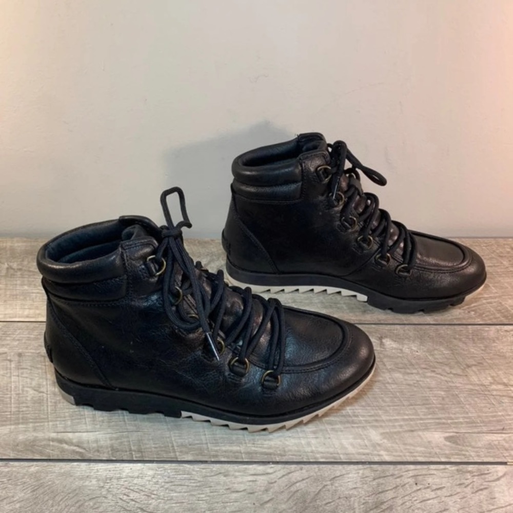 Sorel Harlow boots size 8.5